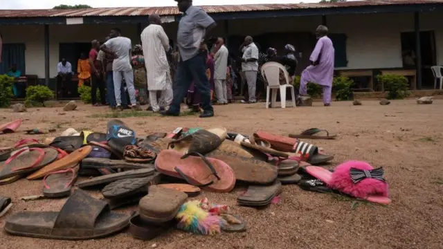 Foto of slippers of children wey bandits bin kidnap for 2021