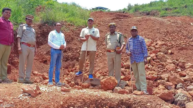 అటవీ అధికారుల గస్తీ