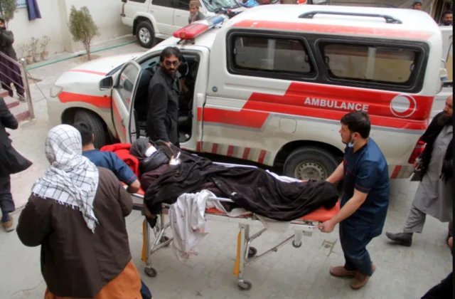 د بلوچستان صوبې په هرنایي سیمې چاودنه کې قربانیان روغتون ته لېږدول کېږي