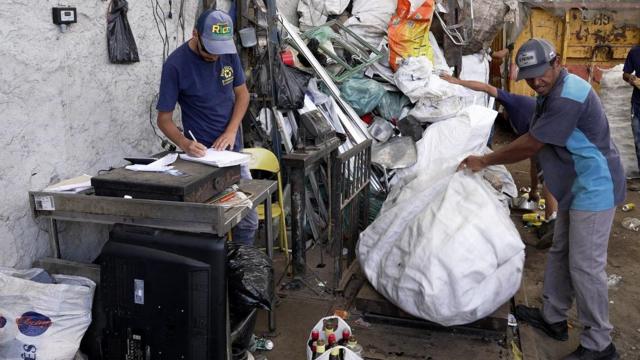 Elias colocando reciclagem que recolheuestrategia de aposta futebolcimaestrategia de aposta futebolbalança