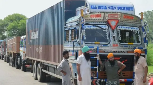 லாரி ஓட்டுநர்கள் வேலைநிறுத்தம்