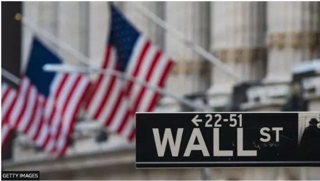 Dhaabbileen Wall Street daafaa ergaa hojjattootaan doolaara bil. 1.8 adabaman