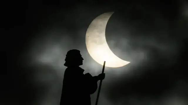 A Lua cobre grande parte do Sol nesta vista do eclipse parcial a partir da Groenlândia