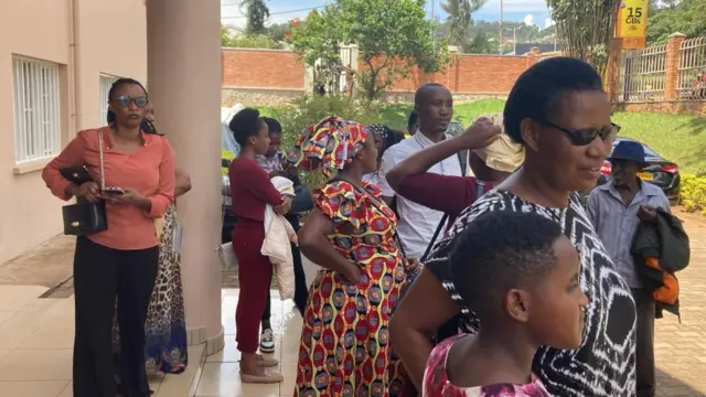 Abantu batari bacye bari baje gukurikirana uru rubanza, barimo n'abaregera indishyi