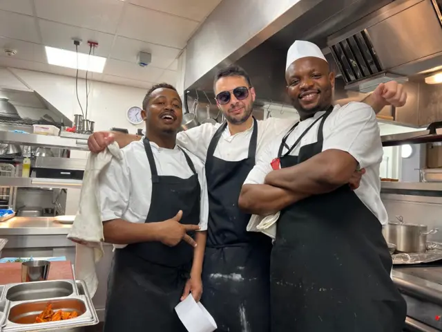 ዳኒኤል ኣብዚ ሕጂ እዋን ኣብ ዓዲ እንግሊዝ ዝነብር ኮይኑ፡ ከም ሰራሒ መግቢ ኮይኑ ይሰርሕ።