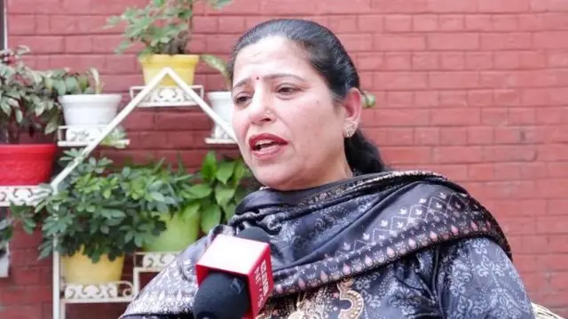 ਪੰਜਾਬ ਯੂਨੀਵਰਸਿਟੀ ਚੰਡੀਗੜ੍ਹ ਵਿੱਚ ਅਰਥਸ਼ਾਸਤਰ ਦੀ ਪ੍ਰੋਫ਼ੈਸਰ ਡਾਕਟਰ ਸੁਮਨ ਮੱਕੜ 