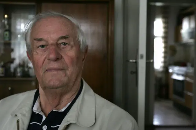 টলারের দেহরক্ষী ও তার বাঙ্কারের টেলিফোন অপারেটর রখুস মিশ