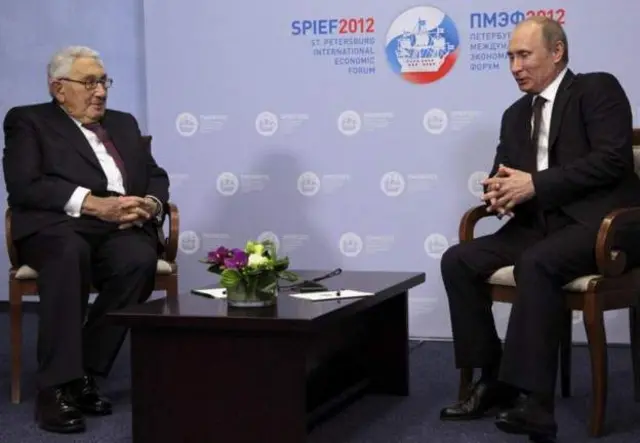 Kissinger (ibumoso) na Putin