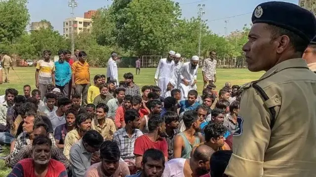 গত বছর গুজরাতে কয়েকশো নারী-পুরুষকে অনুপ্রবেশকারী সন্দেহে আটক করা হয়েছিল - ফাইল ছবি