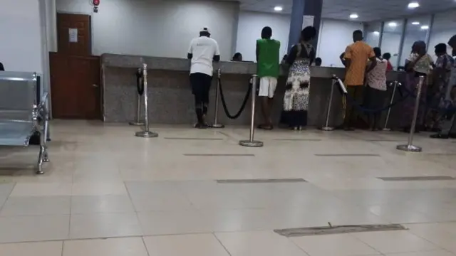 Ebe ndị mmadụ na-adọrọ ego n'ụlọakụ