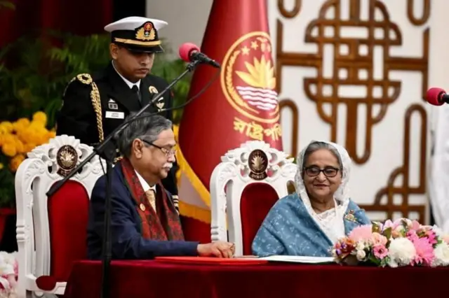 সাবেক প্রধানমন্ত্রী শেখ হাসিনার সঙ্গে সদ্য বিদায়ী রাষ্ট্রপতি মো. সাহাবুদ্দিন