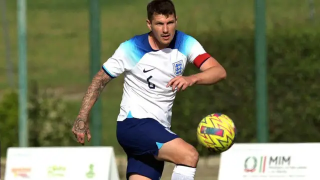 کراسن فوتبالیستی نیمه حرفهای با آیندهای درخشان بود که یک سکته مغزی مسیر زندگیاش را تغییر داد