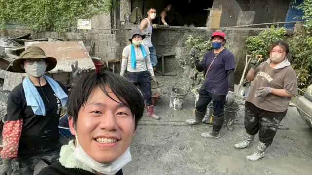 吴声佑和一些志工