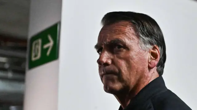 Bolsonaro preso: Alexandre de Moraes determina prisão domiciliar de ex-presidente - BBC News Brasil