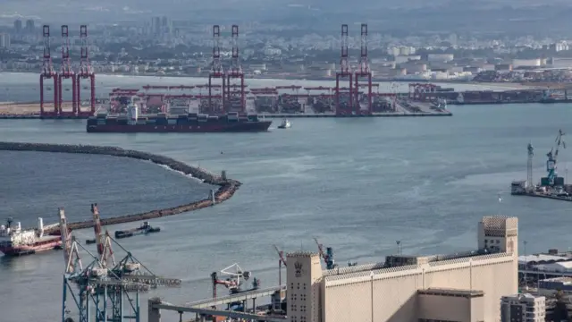 Jiragen ruwa masu dakon kaya a tashar jiragen ruwa ta Haifa mai cike da hada-hada ta Isra'ila