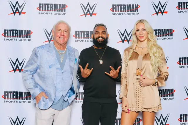 රෙස්ලින් ක්රීඩාවේ යෙදෙන ක්රීඩක ක්රීඩිකාවන් මුණ ගැසීමට ලැබෙන අවස්ථා මොන වාගේදැයි ඇසු පැනයට පිළිතුරු දෙමින් ප්රවේන්ද්ර කියා සිටියේ එවැනි අවස්ථාවක් ලබා ගන්න කල් තියා වේලාවන් වෙන් කොට ඒ සඳහා මුදල් ගෙවීමක් ද කළ යුතු බවය.