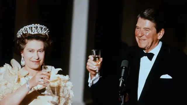 Boqorad Elizabeth II iyo Ronald Reagan oo ku sugan San Francisco sannadkii 1983