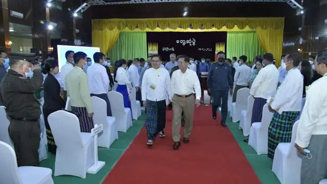 မြစ်ကြီးနားမြို့က တွေ့ဆုံပွဲ 