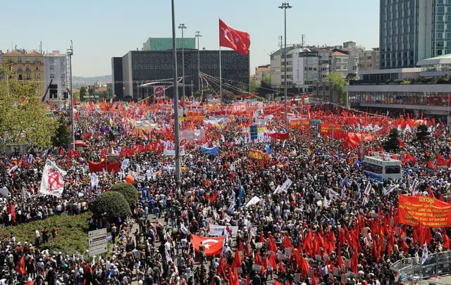 1 Mayıs 2010'da Taksim'de izinli gerçekleştirilen kutlamalar