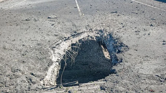 Чонгарський міст, який з'єднує окупований Крим із материковою частиною України, неодноразово зазнавав українських ударів