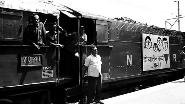 भारतानं 1952 मध्ये कुटुंब नियोजनाचा कार्यक्रम हाती घेतला.