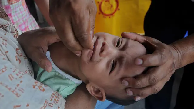 শিশুদের দৃষ্টিশক্তি উন্নত করতে সহায়তা করে এবং রাতকানা রোগ প্রতিরোধ করে ভিটামিন - এ