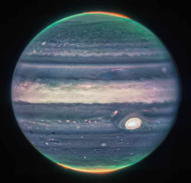ภาพรายละเอียดของกลุ่มเมฆและพายุหมุนบนดาวพฤหัสบดี บันทึกโดยกล้อง JWST 