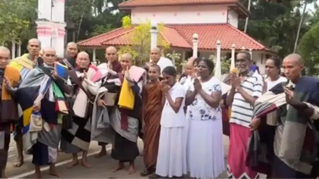 ජර්මනියේ බර්ලින් විහාරාධිපති පූජ්‍ය පැලෑනේ ධම්මකුසල හිමිපානන් බීබීසී සිංහල වෙත පැවසුවේ, මෙම වියට්නාම කණ්ඩායම දිවයිනට පැමිණීමට පෙර සිටම බලධාරීන් දැනුවත් කළද අවශ්‍ය කඩිනම් ක්‍රියාමාර්ග නොගත් බව ය.