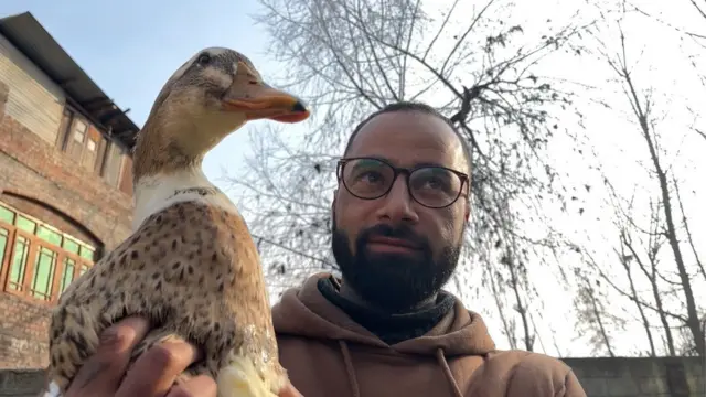 బాతు, షౌకత్ అలీ