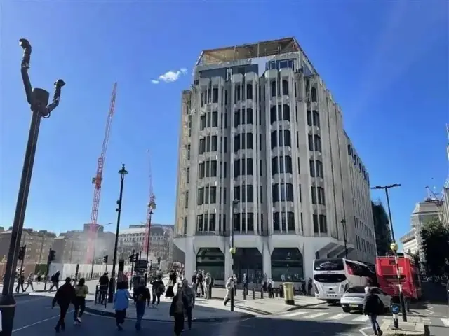 "Dhismaha Shirkadda Shidaalka Iiraan" ee London waxaa lagula wareegay magaca Shirkadda Crescent