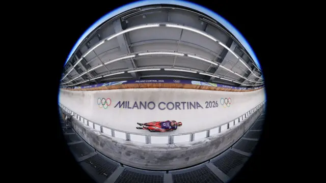 কর্টিনা ডি'আম্পেজোতে অনুশীলন করছেন অস্ট্রিয়ার রিকার্ডো মার্টিন শোয়েফ এবং জুরি থমাস গ্যাট