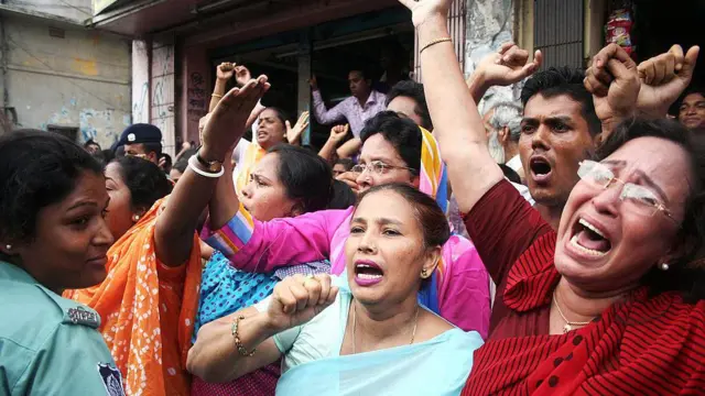 আওয়ামী লীগ কর্মীদের তাৎক্ষনিক প্রতিবাদ