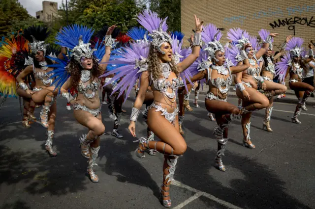 رقص گروهی، دوشنبه روز آخر کارناوال