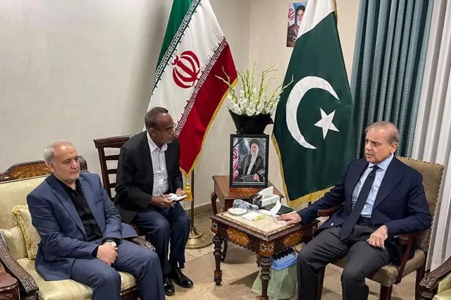 Pokiston Bosh vazirining Eron elchisi bilan uchrashuvi. 