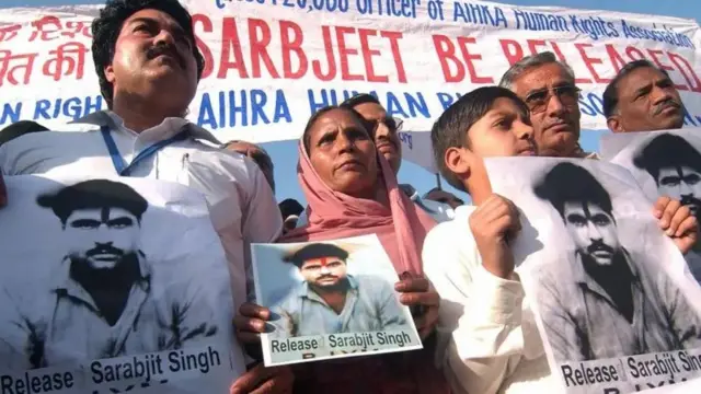 سربجیت 2013 میں کوٹ لکھپت جیل میں قیدیوں کے ایک حملے میں زخمی ہو گئے اور جانبر نہ ہو سکے۔ سربجیت سنگھ کی لاش کو انڈیا کے حوالے کیا گیا اور انڈیا کی حکومت نے سربجیت سنگھ کو سرکاری اعزازات کے ساتھ دفن کیا