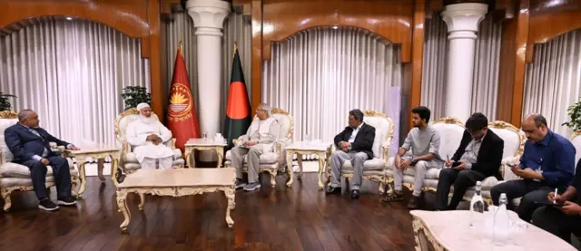 জামায়াতের প্রতিনিধি দলের সাথে প্রধান উপদেষ্টা
