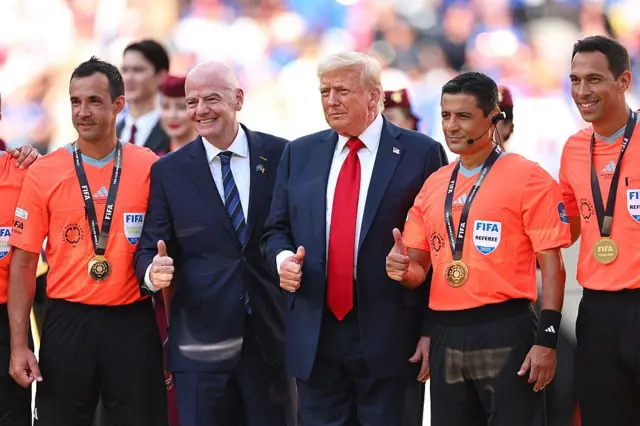 علیرضا فغانی، داور بینالمللی ایرانی که مقیم استرالیا است و در این کشور سوت میزند، داور اول این دیدار بود و در پایان مدال داوری را از دونالد ترامپ دریافت کرد