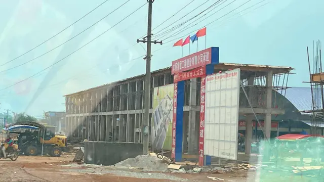 ပန်လော့ဈေးသစ်မှာ အသစ်ဆောက်လုပ်နေတဲ့ ဈေးရုံ