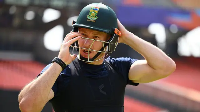 वेस्ट इंडीज़ के ख़िलाफ़ मैच से पहले अहदाबाद में नेट प्रेक्टिस करते दक्षिण अफ़्रीकी बल्लेबाज़ डेविड मिलर