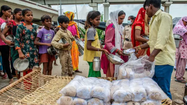 गेल्या काही वर्षांमध्ये काही विशेष योजनांनी सगळ्यांचं लक्ष्य वेधून घेतलं.