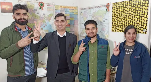 અમિત તેમના મિત્રો સાથે 