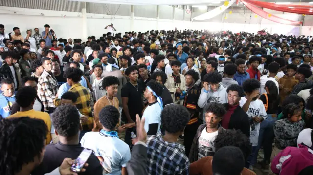 አዲስ አበባ በተካሄደው ኮንፈረንስ ላይ በርካታ ኤርትራውያን አዳራሽ ውስጥ እየጨፈሩ