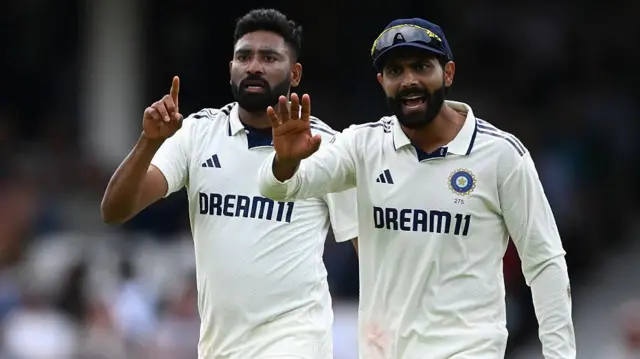 सिराज और जाडेजा की तस्वीर