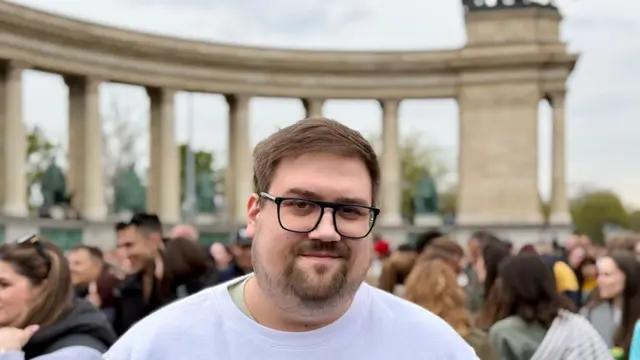 Геза Мате на скупу опозиционе партије Тиса у Будимпешти 10. априла 2026.