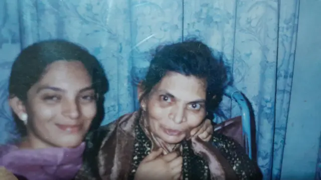 طیبہ اپنی والدہ کے ہمراہ