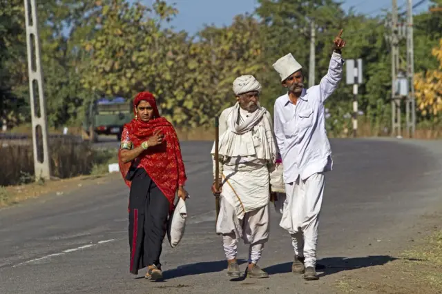 જૂનાગઢમાં ગીર રાષ્ટ્રીય ઉદ્યાન અને અભ્યારણ્યમાં 54 ગામોમાં માલધારીઓ રહે છે