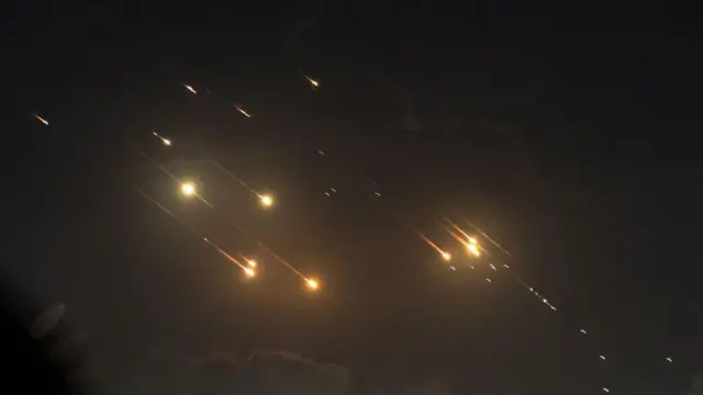 Иран Израилге карай учурган ракеталар