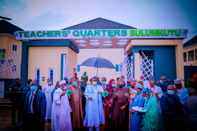 Shugaba Muhammadu Buhari ya kaddamar da wasu ayyuka da suka haɗa da gidajen malaman makaranta da aka kammala aikinsu. 