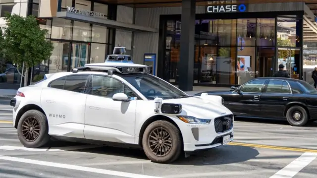 تاکسی‌های خودران شرکت وی‌مو در شهرهایی در آمریکا مجوز فعالیت دارند