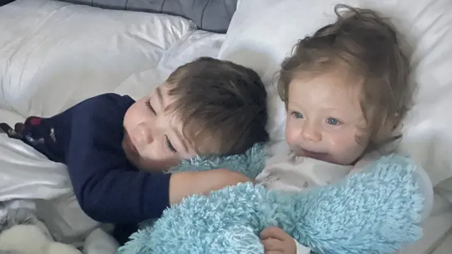 ስድራ ቤቶም፡ ኣብ ገዛ ብዛዕባ'ቲ ሕማም ስለዘየልዕሉ ንወዲ ኣርባዕተ ዓመት ሮኒ ኣይጸለዎን